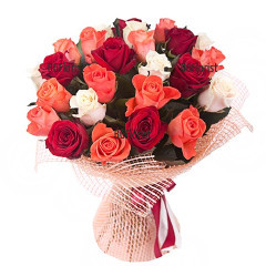 Шарен, весел и красив букет от разноцветни свежи рози, прегърнати от свежа зеленина и подходяща опаковка.