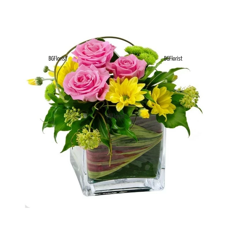 Send arrangement with roses and chrysanthemums