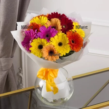 Send bouquet of mixed greberas in glass vase