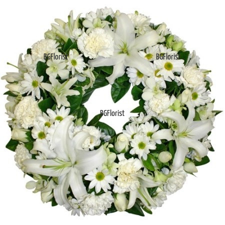 Доставка на траурен венец от бели цветя в София