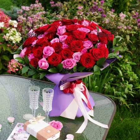 Send bouquet of 101 red and pink roses to Bulgaria