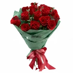 Романтичен букет от червени рози