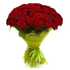 Романтичен букет от 101 червени рози