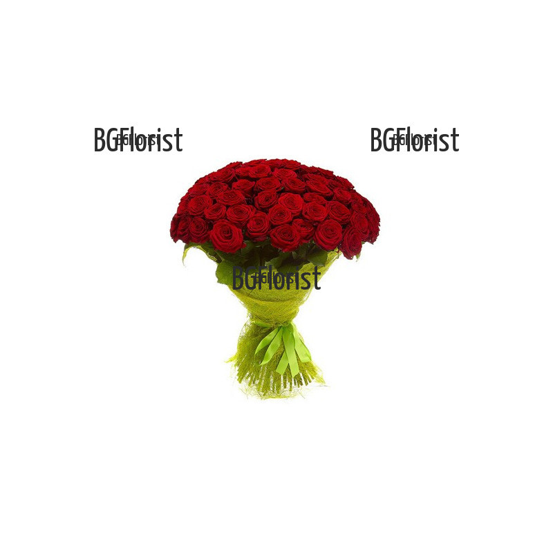 Романтичен букет от 101 червени рози