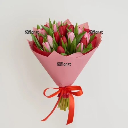 Order and send bouquet of pink and red tulips by courier