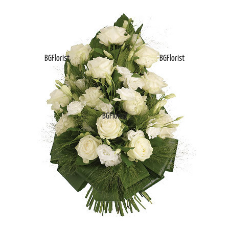 Онлайн поръчка на траурен венец от бели рози
