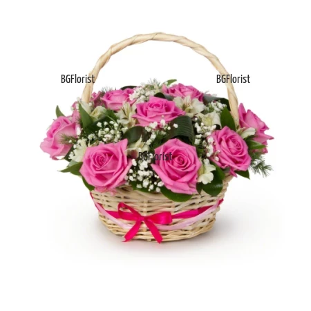 Доставка на кошница с розови рози