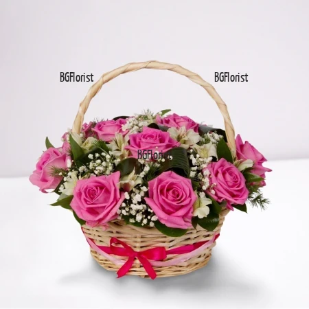 Доставка на кошница с розови рози