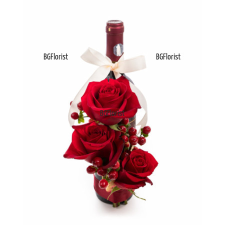Романтична аранжировка от цветя и вино