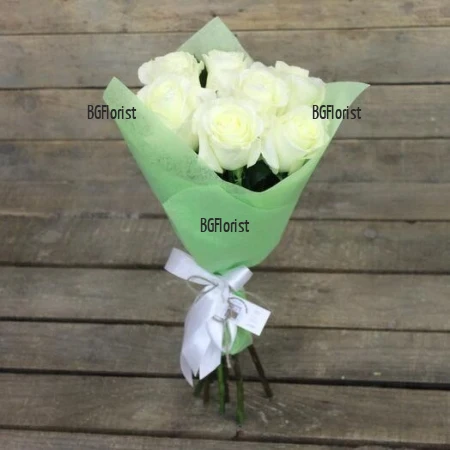 Send to Bulgaria a bouquet of 7 white roses local florist