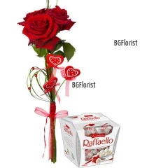 Доставка на букет от рози и бонбони Рафаело