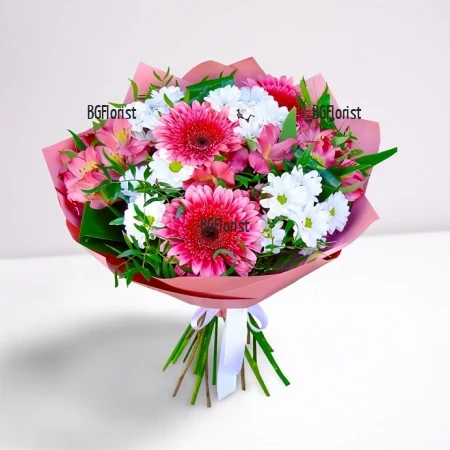 Поръчка на букет от бели и розови цветя