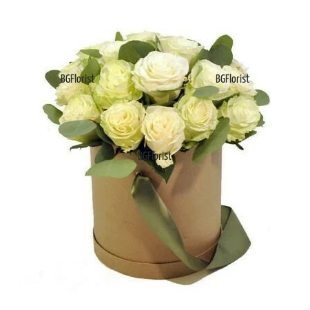 Send to Bulgaria white roses in a box