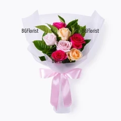 A classic bouquet of 7 roses - in different, soft and delicate colors. A bouquet suitable as a gift and surprise for Valentine's Day.