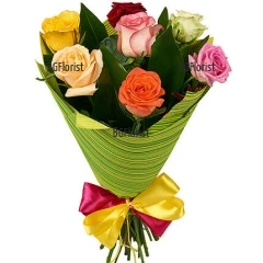Един класически букет от 7 стръка рози - в различни, меки и нежни цветове. Букет, подходящ за подарък и изненада за Свети Валентин.