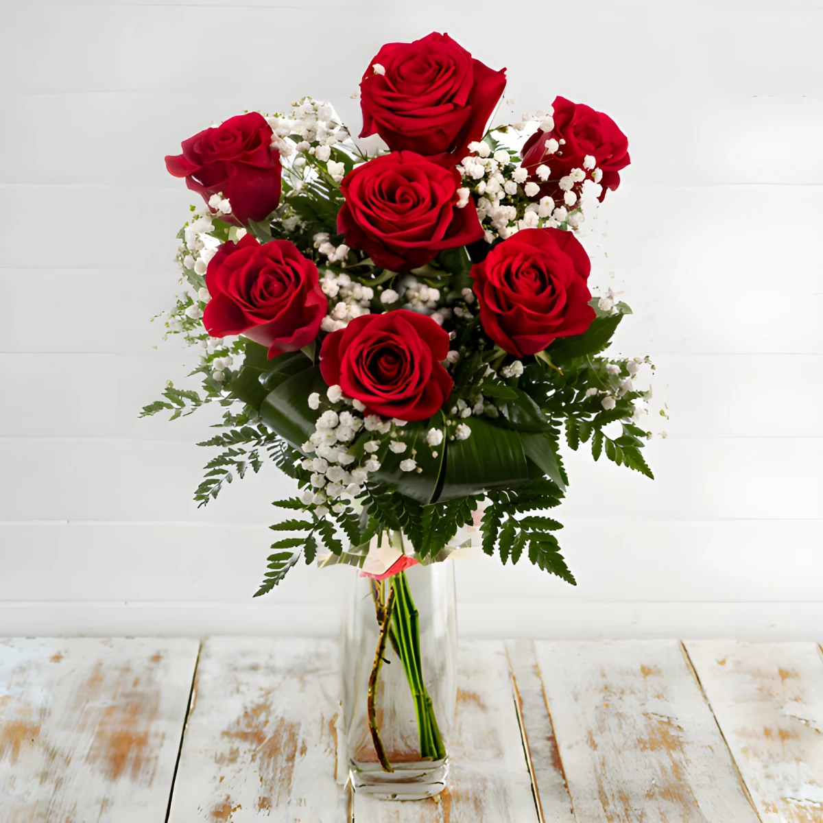 Send bouquet of 7 roses and a vase to Sofia
