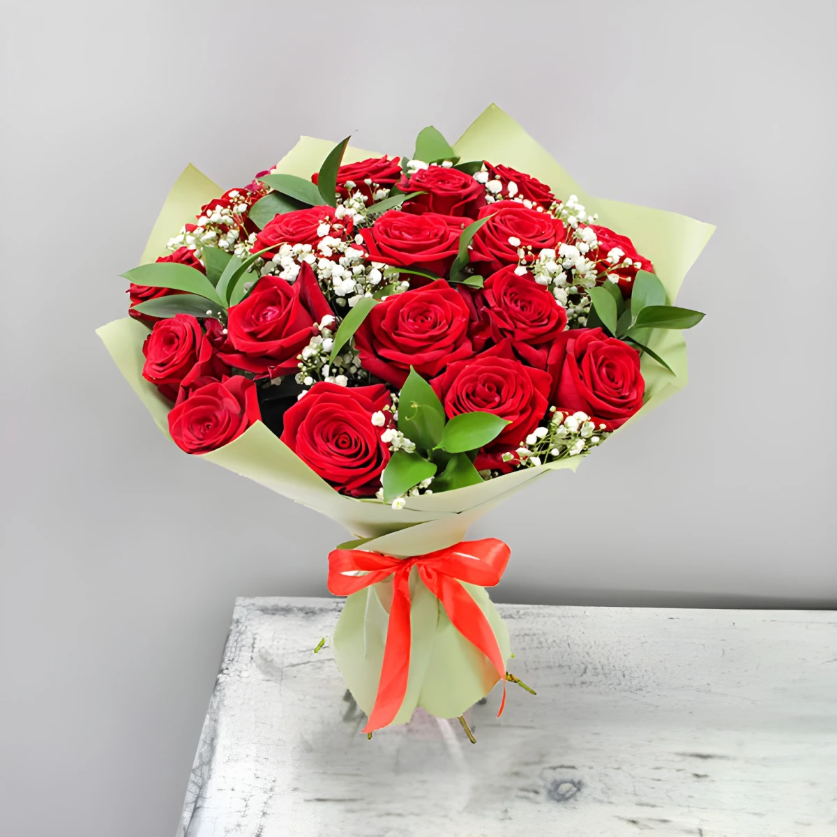 Send bouquet of red roses - Romance by courier