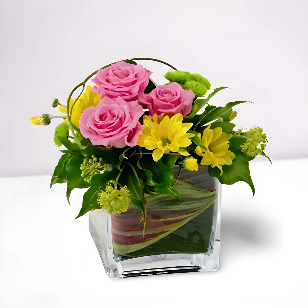 Send arrangement with roses and chrysanthemums