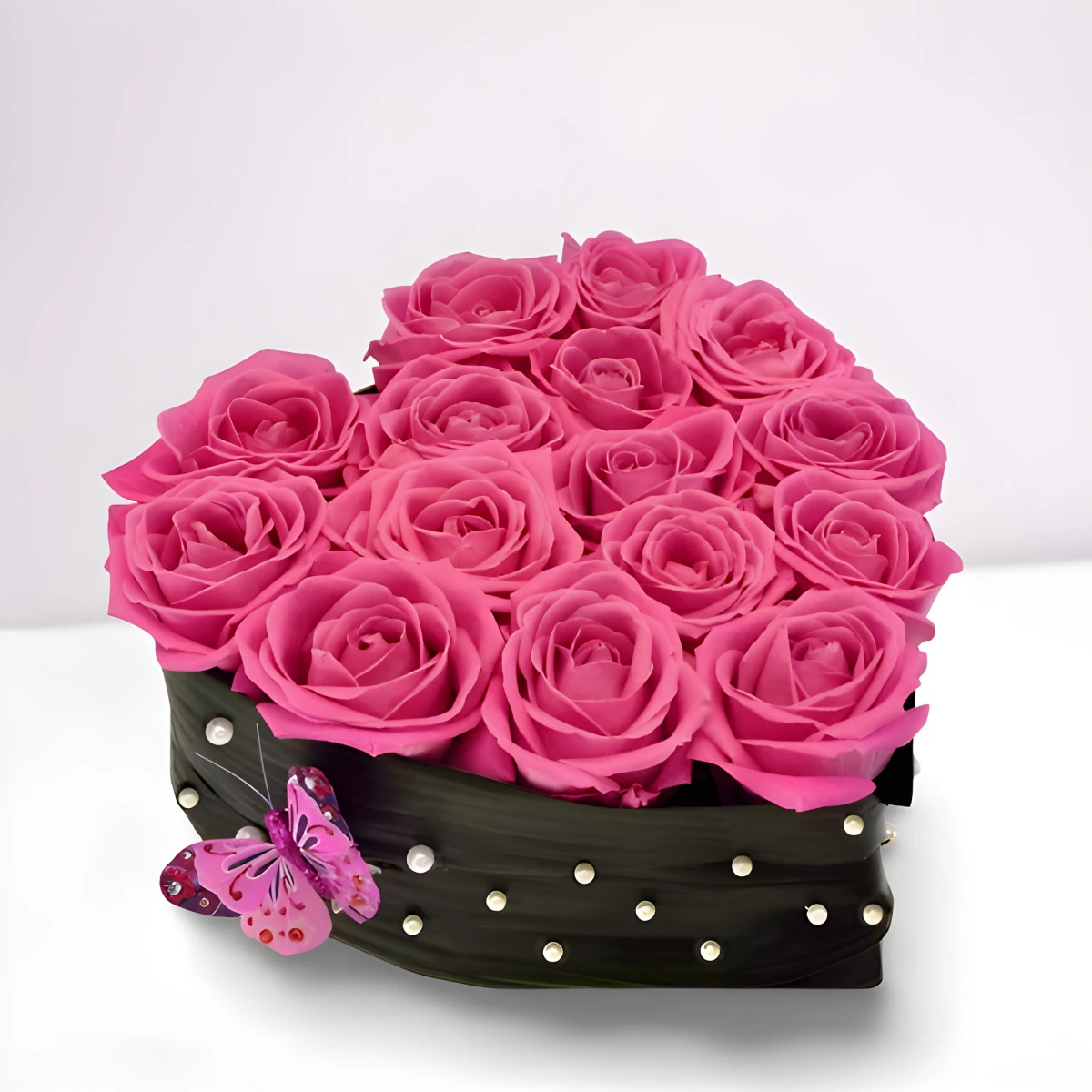 Send  small heart of pink roses to Sofia