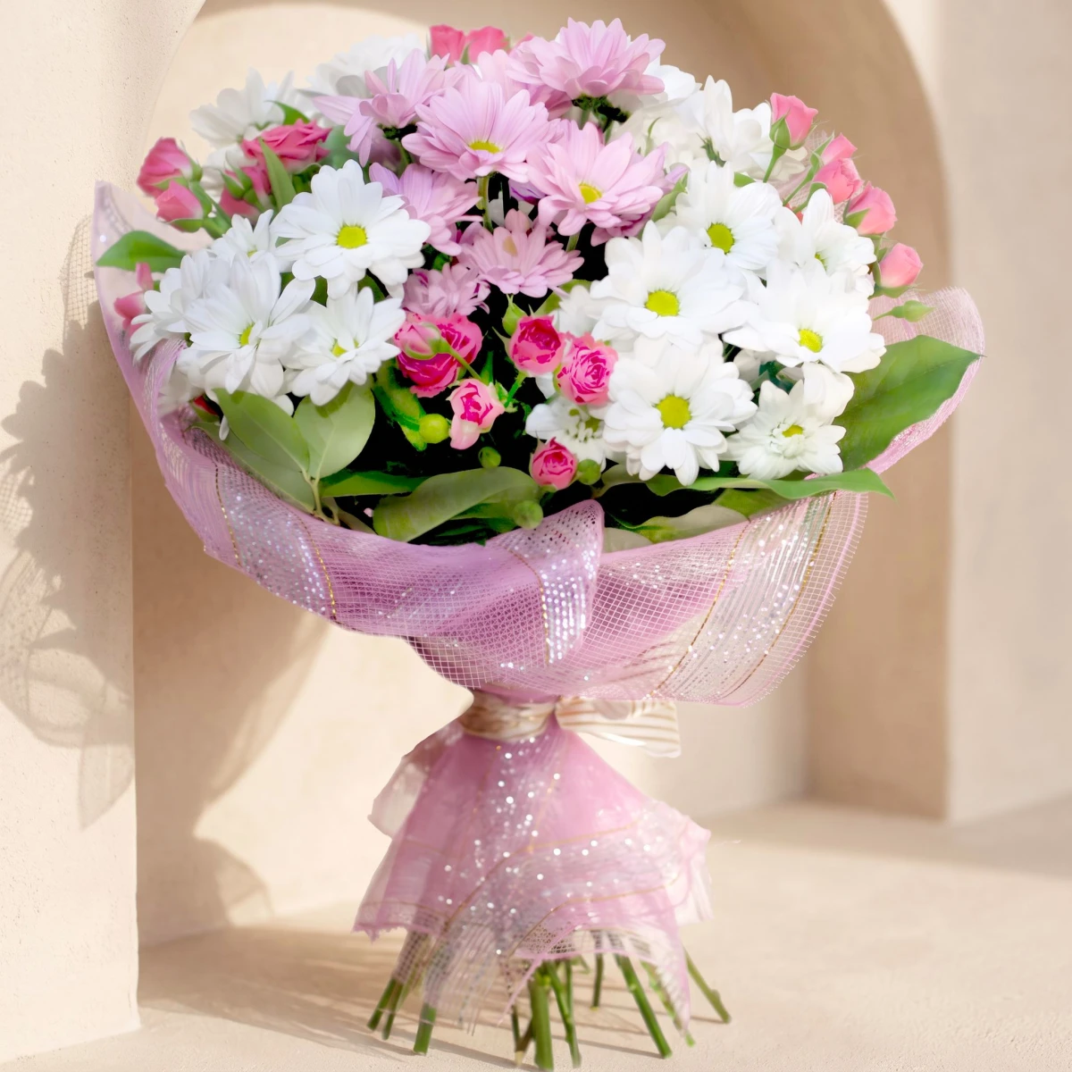 Send bouquet in pink and white to Sofia