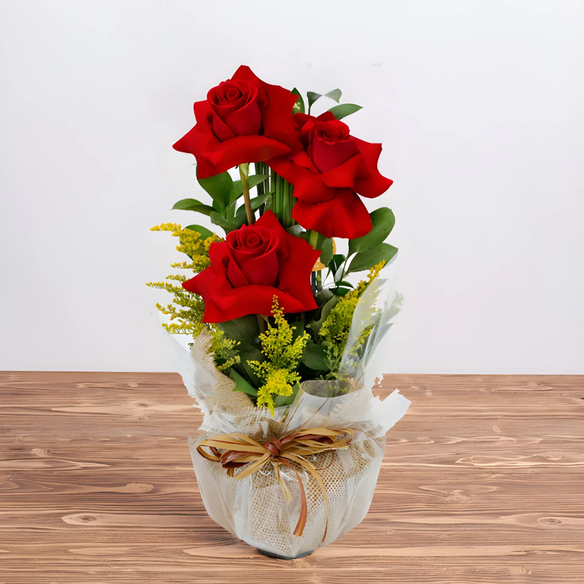 Order Red Rose Arrangement Online to Bulgaria