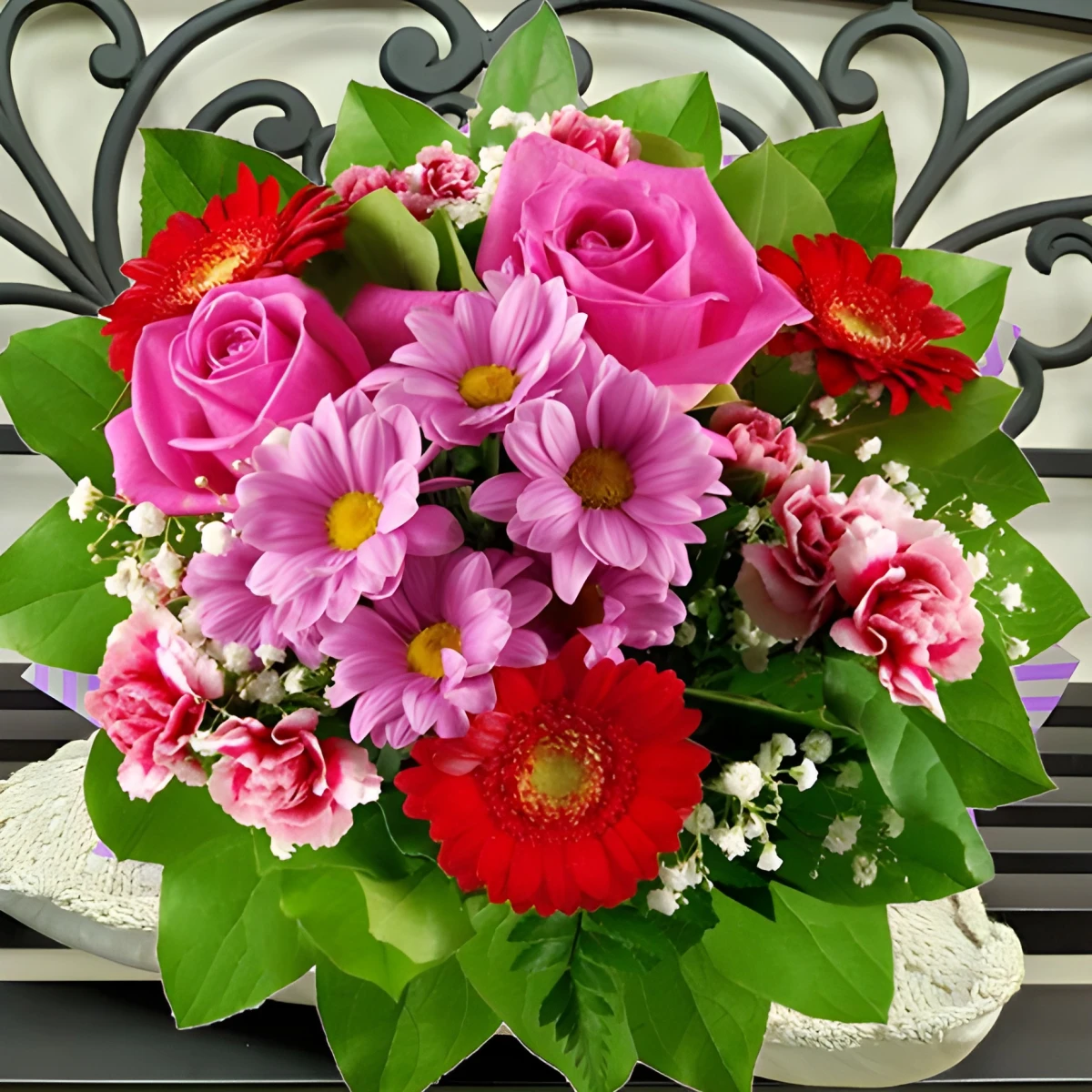 Delivery of a bouquet of mixed flowers Palette