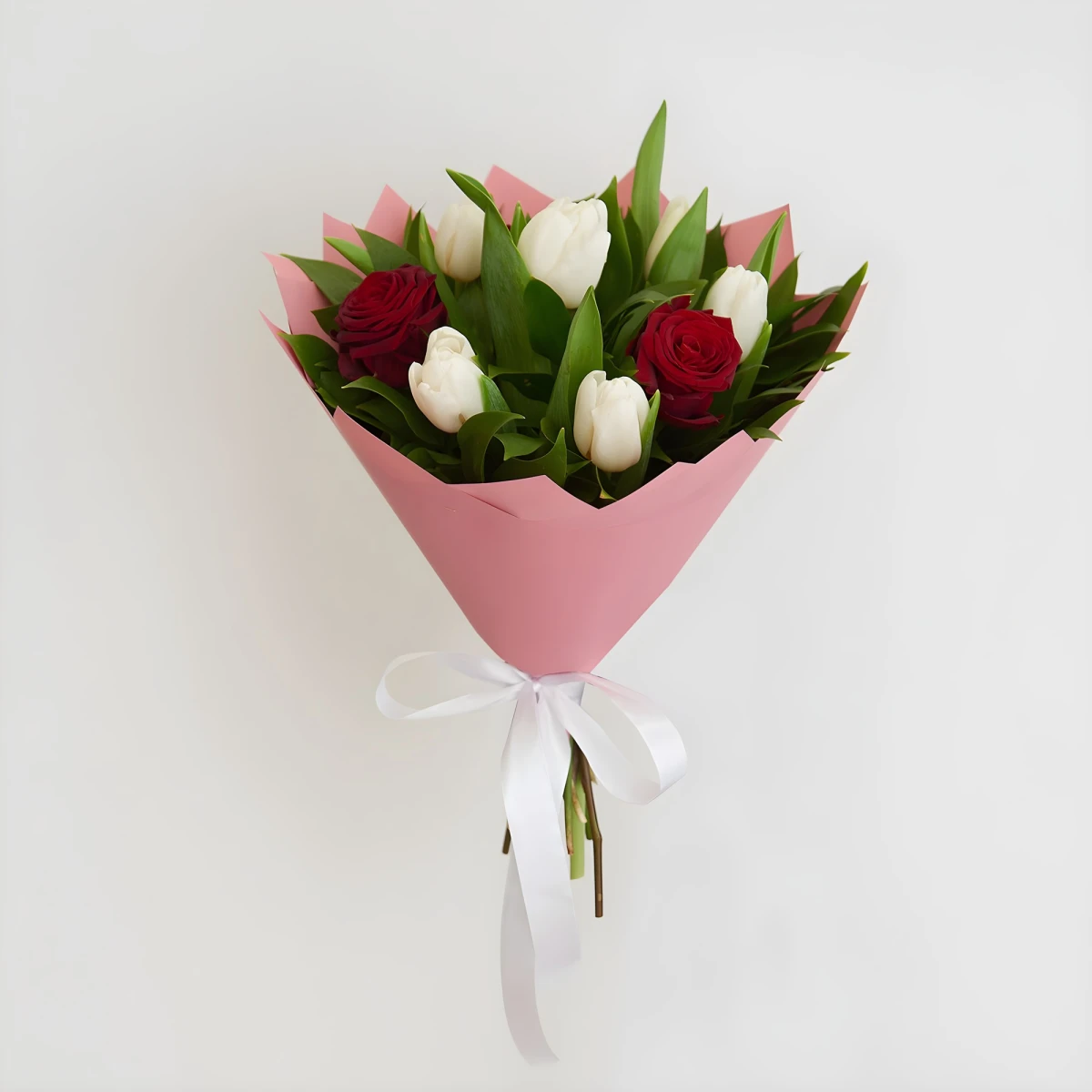 Send tulips and roses bouquet