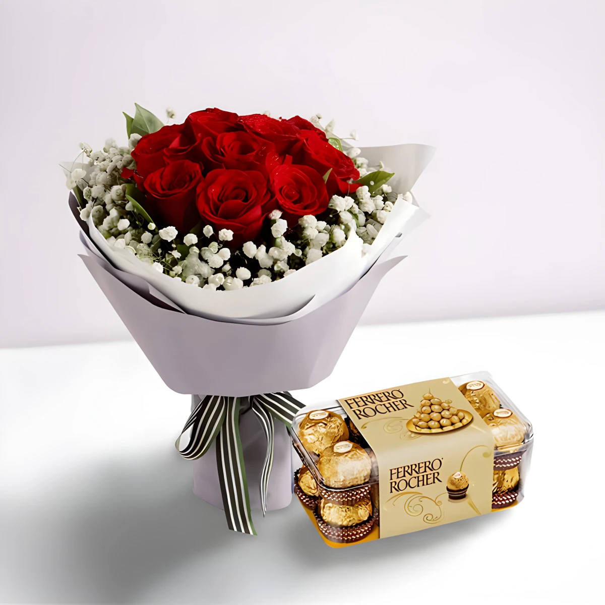 Букет от 9 червени рози и бонбони Ferrero