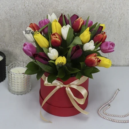 Send to Bulgaria tulips in a round box
