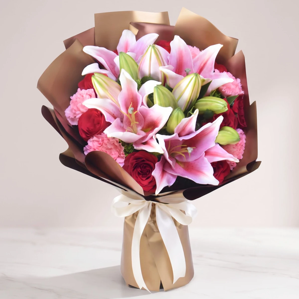 Send to Bulgaria bouquet of lilies and roses