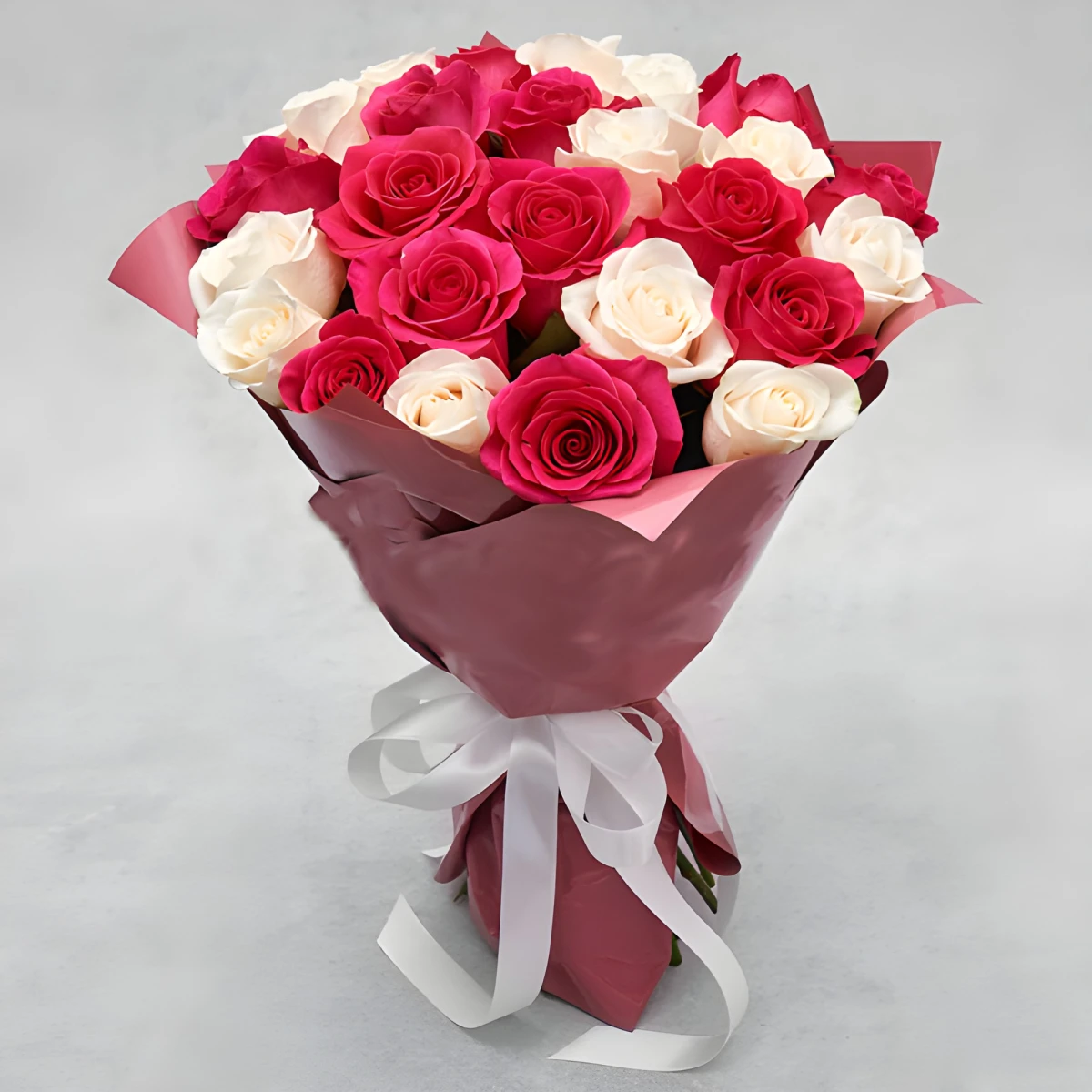 Bouquet delivery of 25 white and pink roses
