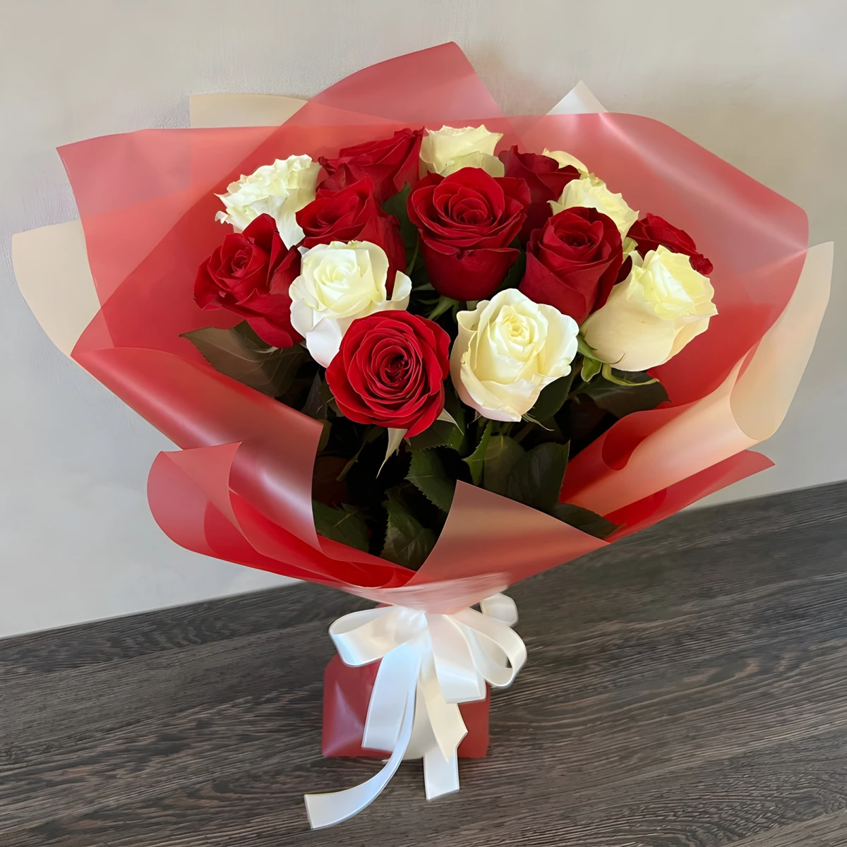 Send bouquet of 15 roses to Bulgaria Sofia florist